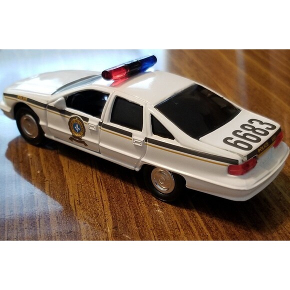 Surete du Quebec Police Road Champs die cast police car 1:43 scale - Picture 6 of 10